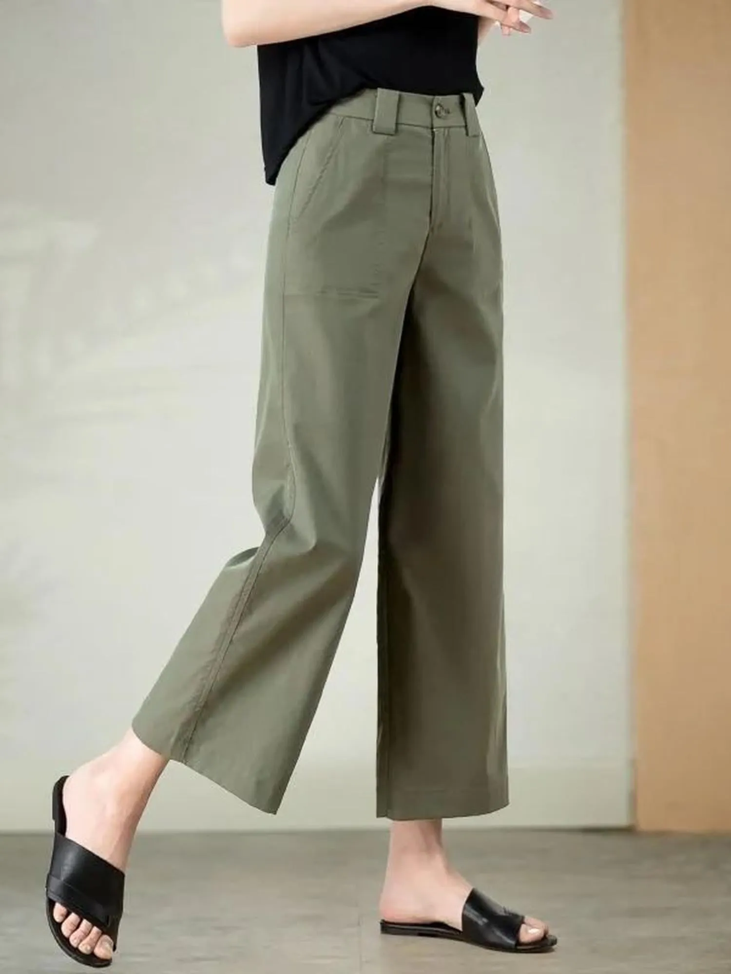 Green Solid Cropped Trousers