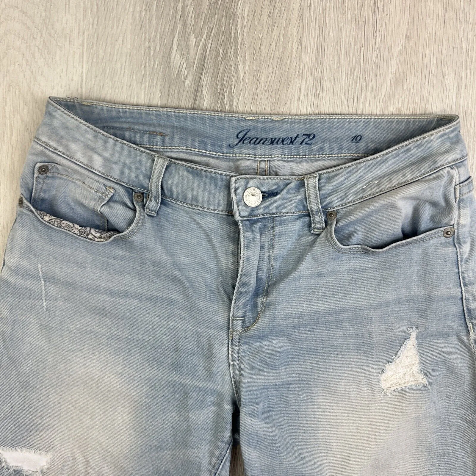Jeanswest Women's classic design light wash blue stretch denim Long shorts 10/S