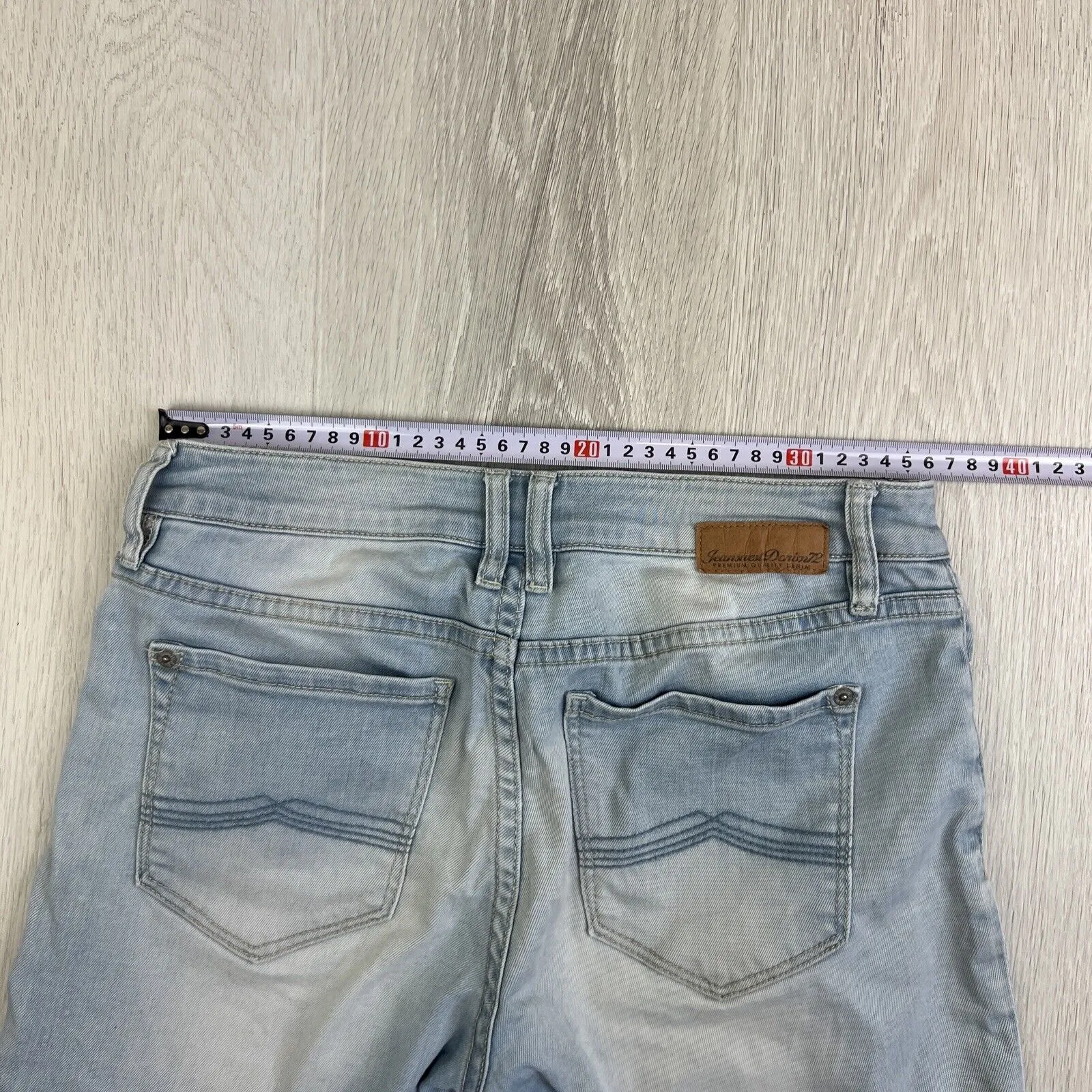 Jeanswest Women's classic design light wash blue stretch denim Long shorts 10/S