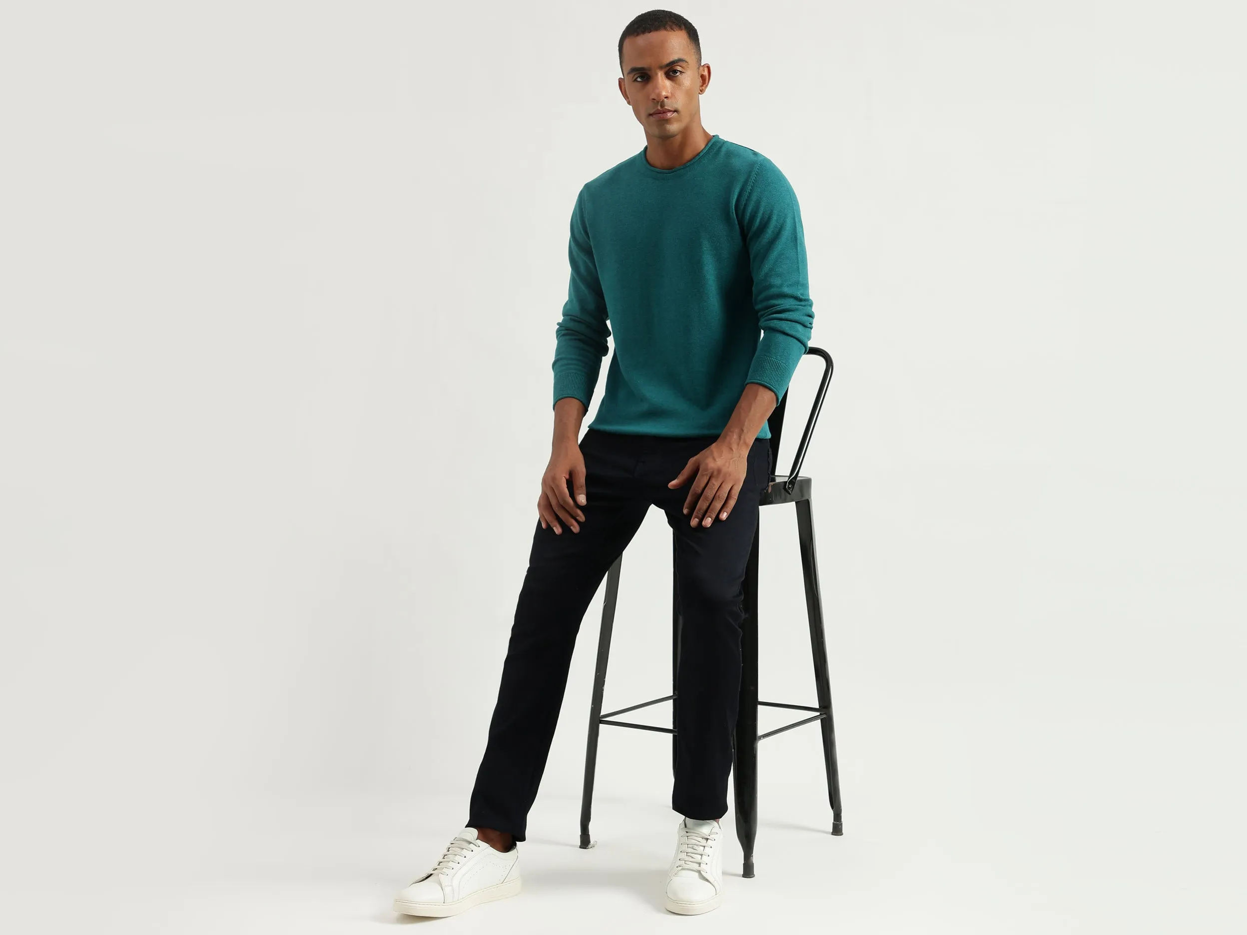 Men's Regular Fit Round Neck Solid Sweaters