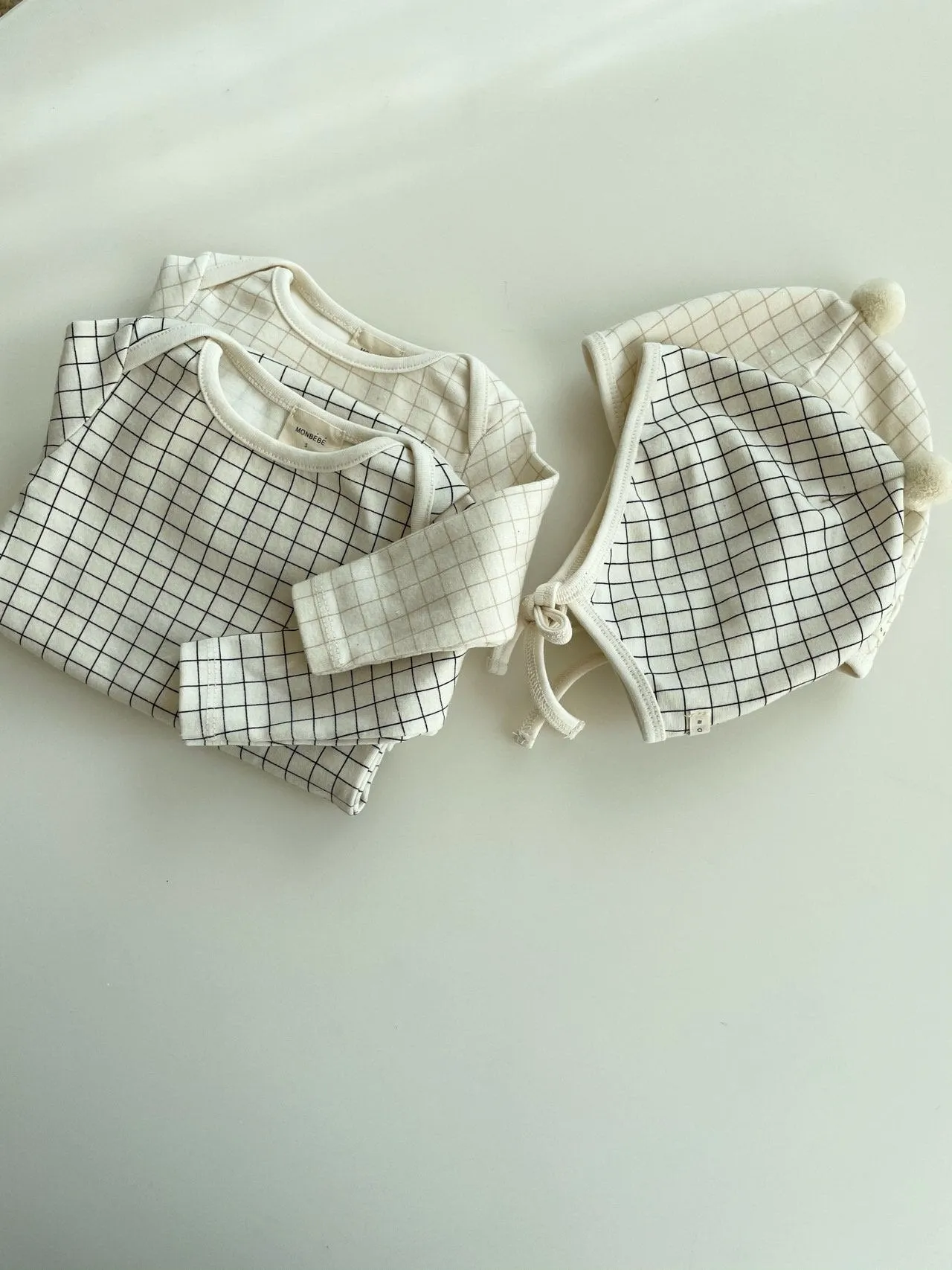 Monbebe Pin Babygrow and Bonnet Set (2 colour options)