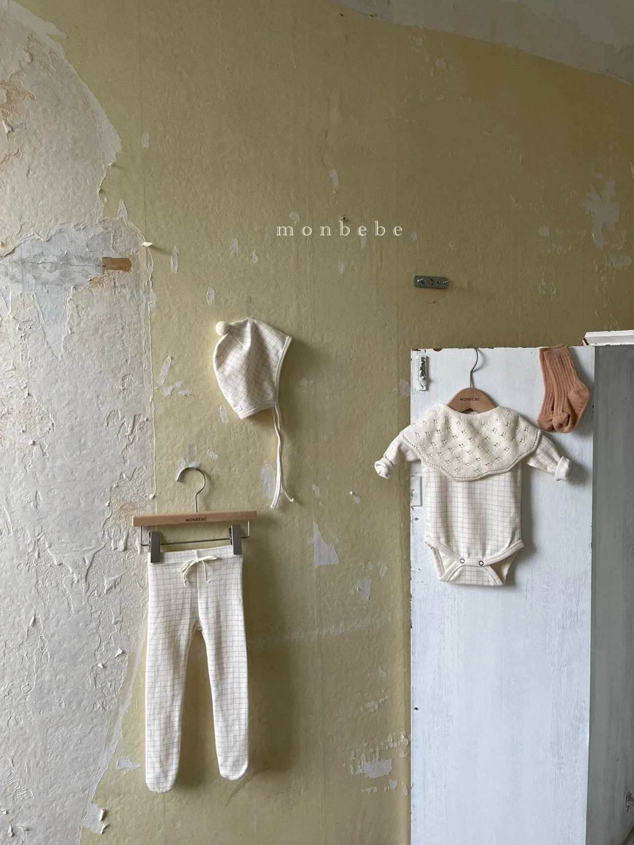 Monbebe Pin Babygrow and Bonnet Set (2 colour options)